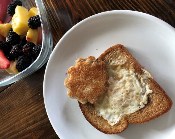 egg in a hole in toast